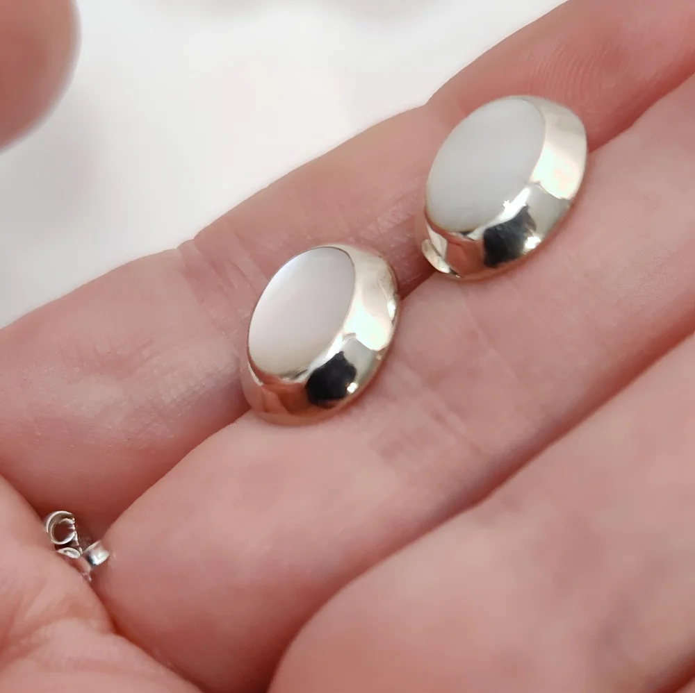 Vintage Sterling Silver White Mother Of Pearl Oval Post Back Earrings - Picture 5 of 8